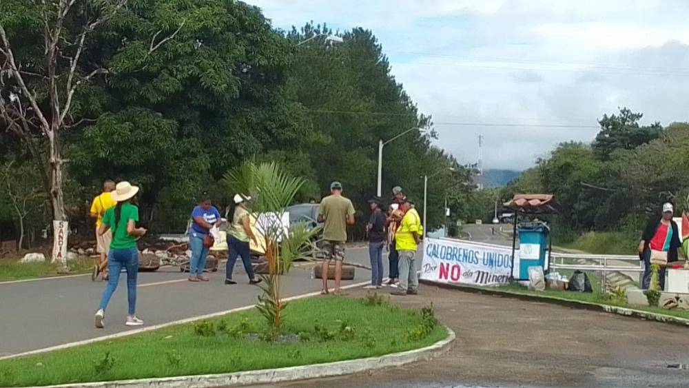 Protestas con cierres continúan en diversas partes del país