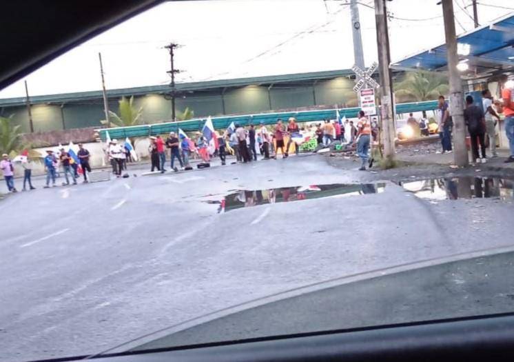 Protestas con cierres de calles y concentraciones continúan este sábado