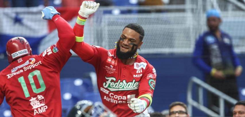 ML | Peloteros de los Federales de Chiriquí, de Panamá, durante la Serie del Caribe 2024 en LoanDepot Park, en Miami, Florida, EEUU.