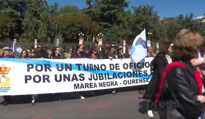 Abogados en Madrid se manifiestan por pensiones dignas tras problemas con la mutualidad