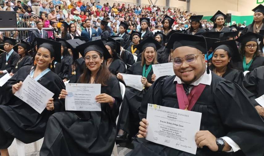 ML | Graduados del Centro Regional Universitario de Bocas del Toro.