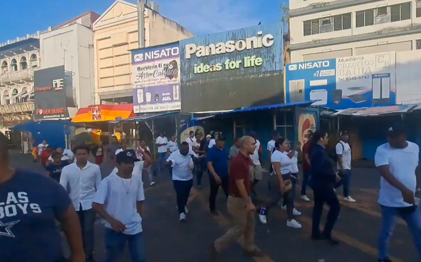 Buhoneros de la peatonal marchan hasta la Alcaldía de Panamá