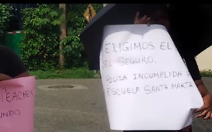 Padres de familia de la escuela de Santa Marta protestan