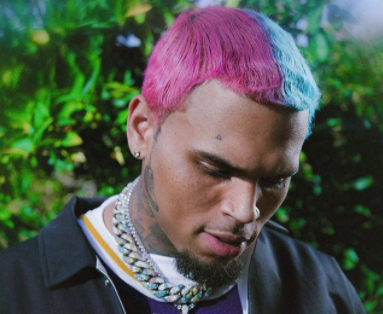 Cantante Chris Brown demanda por 500 millones de dólares a Warner Bros por documental “difamatorio”