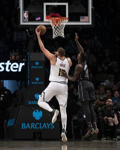 Mavericks ganan en Minnesota con susto de Doncic y Jokic rescata a Nuggets