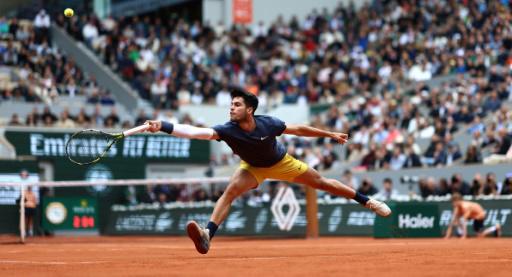 Alcaraz se mete en cuartos de Roland Garros con cómodo triunfo ante Auger-Aliassime