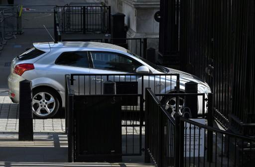 Un detenido en Londres tras estrellar su automóvil contra la verja de Downing Street