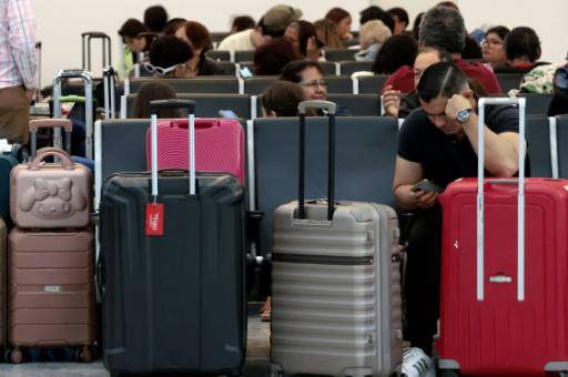 Las aerolíneas reanudan gradualmente sus servicios tras el fallo informático mundial