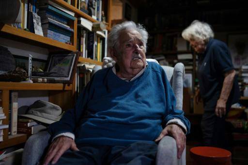 Mujica celebra como premio de despedida la vuelta de la izquierda al poder en Uruguay