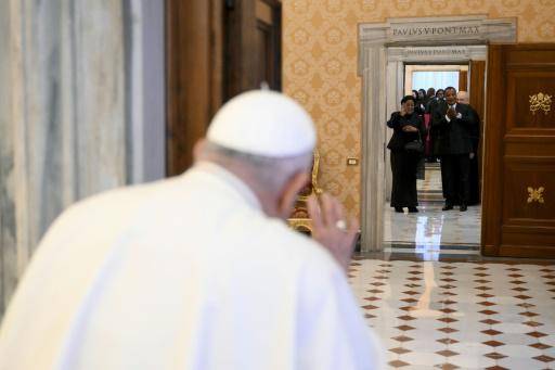 El papa Francisco se reúne con el presidente de la República Democrática del Congo, Denis Sassou N'Guesso, el 25 de noviembre de 2024 en Ciudad del Vaticano