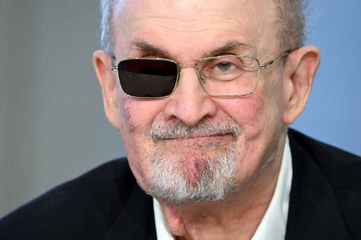 El escritor británico-estadounidense Salman Rushdie, durante la Feria del Libro de Fráncfort, en Alemania, el 20 de octubre de 2023