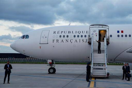 El presidente francés vuela a Nueva Caledonia, sacudida por los disturbios