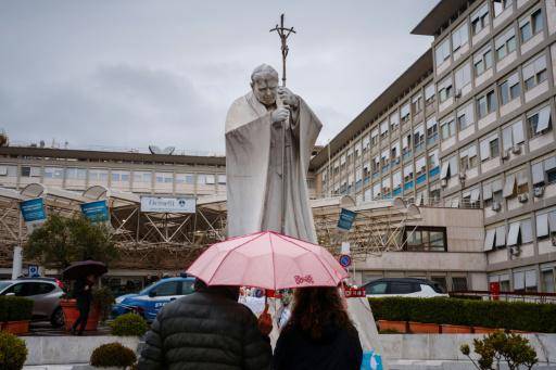 El papa Francisco pasa una noche tranquila tras su última crisis respiratoria