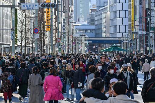 El turismo masivo obliga a trabajadores japoneses a alojarse en hoteles cápsula