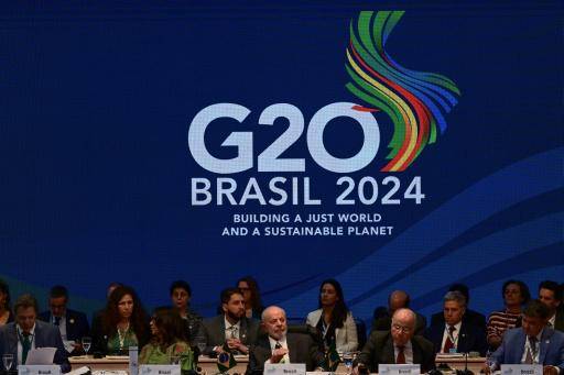 El presidente brasileño, Luiz Inacio Lula da Silva (centro), habla durante un acto previo al lanzamiento de la alianza global contra el hambre y la pobreza, en el marco de la reunión del G20, el 24 de julio de 2024 en Río de Janeiro
