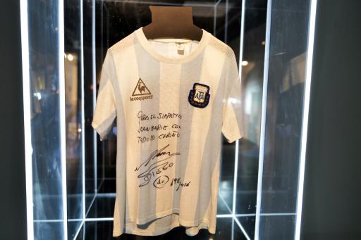 Camiseta que lució Diego Armando Maradona en la semifinal del Mundial de 1986 en México, está en venta en una subasta en línea que organiza la casa Sotheby’s, en Nueva York, el 26 de julio de 2024
