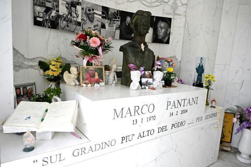 El recuerdo de Pantani permanece vivo en Cesenatico, ciudad del 'Pirata'