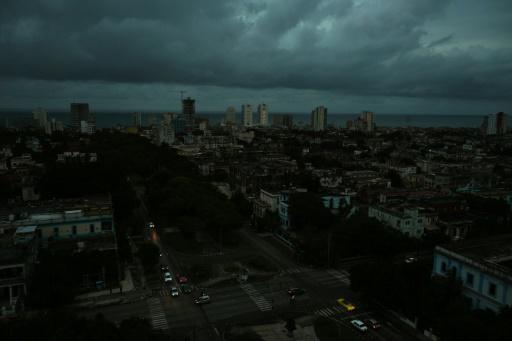 Cuba aguarda la llegada del huracán Oscar, tras una segunda noche de apagón