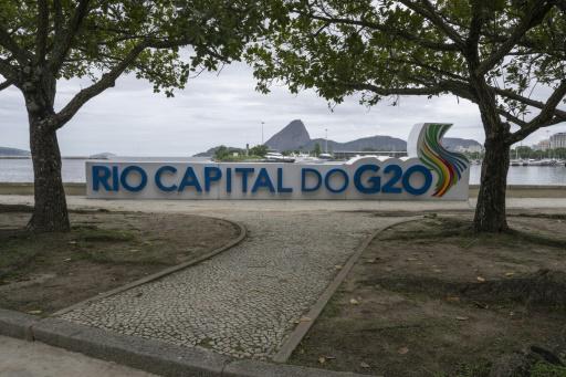 Un cartel de Rio Capital del G20 se observa el 14 de noviembre de 2024 en Rio de Janeiro, Brasil, al frente del Museo de Arte Moderno, donde se celebrará la Cumbre del G20.