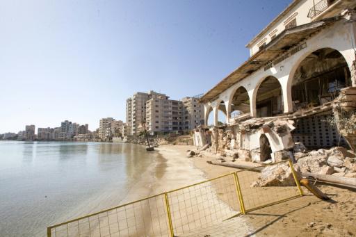 En Chipre, el balneario fantasma de Varosha espera revivir tras décadas de división