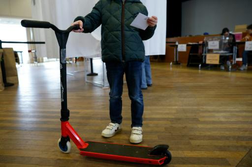 París prohíbe el uso de los patinetes eléctricos de alquiler tras un  referéndum