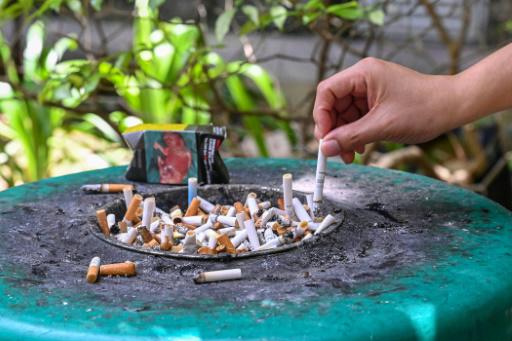 Milán, capital de la moda y las finanzas, prohíbe el cigarrillo en las calles