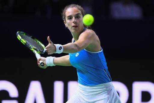 La italiana Lucia Bronzetti durante su victoria ante la eslovaca Viktoria Hruncakova en el primer partido de la final de la BJK Cup, el 20 de noviembre de 2024 en Málaga (España)