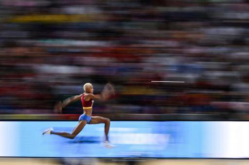 Sin prisa, pero sin pausa, la reina Yulimar Rojas apunta a los Mundiales de 2025