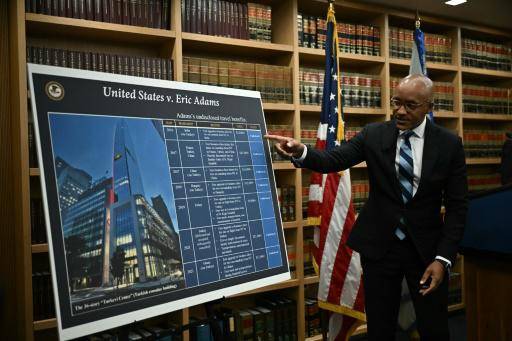 El fiscal federal de Manhattan Damian Williams, durante una conferencia de prensa el 26 de septiembre de 2024 en Nueva York, durante el anuncio de la inculpación del alcalde de la ciudad, Eric Adams