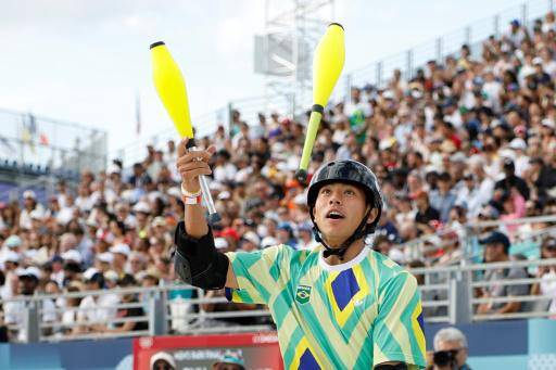 El skater brasileño Augusto Akio logra el bronce en la prueba de parque