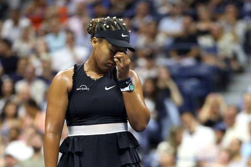 La tenista japonesa Naomi Osaka reacciona durante el partido de segunda ronda del US Open contra la checa Karolina Muchova, el 29 de agosto de 2024 en Nueva York