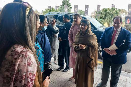 La activista pakistaní y Nobel de la Paz Malala Yousafzai, a su llegada a la cumbre sobre educación de las niñas en Islamabad, el 11 de enero de 2025