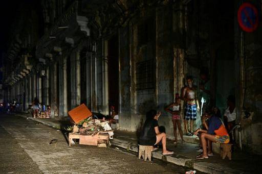 Cuba aguarda la llegada del huracán Oscar, tras una segunda noche de apagón