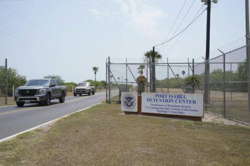 ¿Asilo o deportación? Migrantes esperan respuesta en centro de detención de Texas