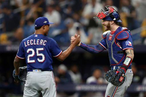 Rangers avanza a la Serie Divisional tras vencer a los Rays en dos juegos,  el último por paliza 7-1