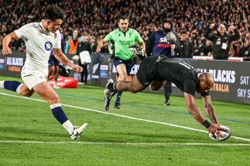 Los All Blacks derrotan de nuevo a Inglaterra por 24-17 en test-match de rugby