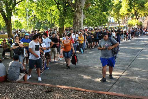 El lema no hay plata de Milei se pone a prueba en la calle: ¿Hay paciencia?