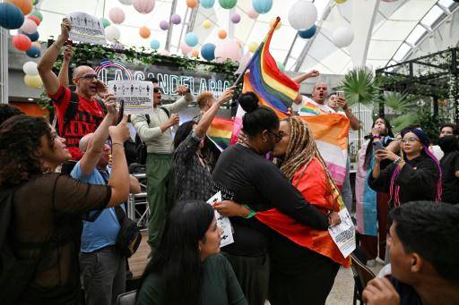 Una besada LGBT contra la discriminación termina en golpes en Venezuela