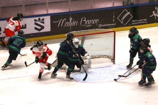 El hockey sobre hielo encuentra su sitio en Irán gracias a las mujeres