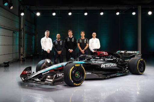 Un 'emocionado Hamilton presenta el Mercedes para la temporada 2024 de F1