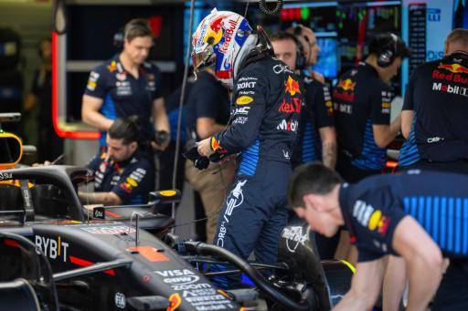 Verstappen domina la primera jornada de ensayos de pretemporada de F1