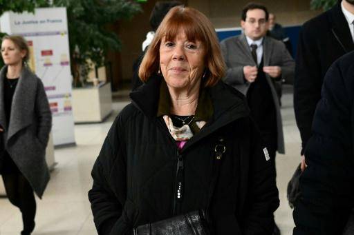 Gisèle Pelicot llega el 18 de noviembre de 2024 al tribunal de Aviñón, en Francia, donde es juzgado su exmarido, Dominique Pelicot, por haberla drogado durante cerca de diez años para que la violaran desconocidos