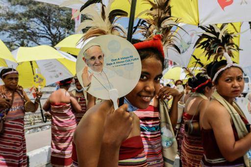 El papa Francisco llega a Timor Oriental, tercera etapa de su gira por Asia-Pacífico