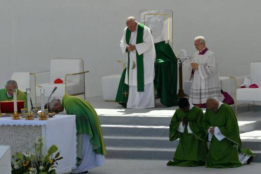 El Vaticano cierra la puerta a la ordenación de diaconisas