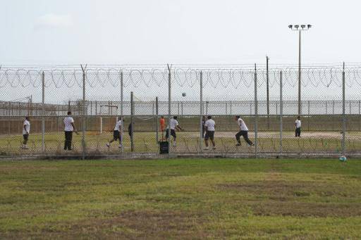 ¿Asilo o deportación? Migrantes esperan respuesta en centro de detención de Texas
