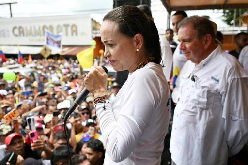 Miles de opositores venezolanos claman un cambio desde la tierra natal de Chávez