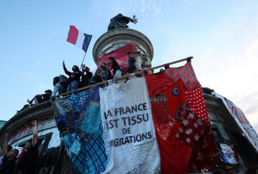 La izquierda celebra en París su inesperada victoria electoral