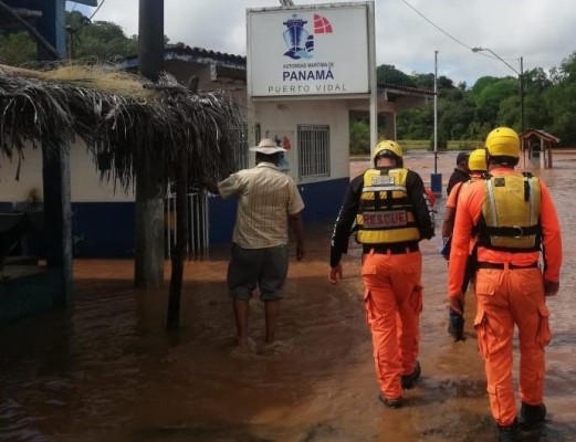 Río Vidal en Veraguas se desborda dejando seis viviendas afectadas