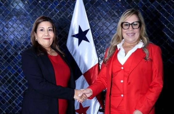 ML | Grettel Villalaz y Shirley Castañeda.