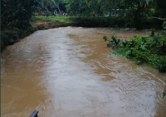 Lluvias Provocan Inundaciones Y Deslizamientos De Tierra En El País